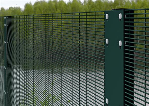 Powder Coated Green Color 358 Security Fence with 76.2x12.7mm Mesh Hole and 4.0mm Wire Diameter