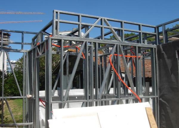 Casa de aço material da casa pré-fabricada da prova do terremoto da isolação com a porta de aço da segurança