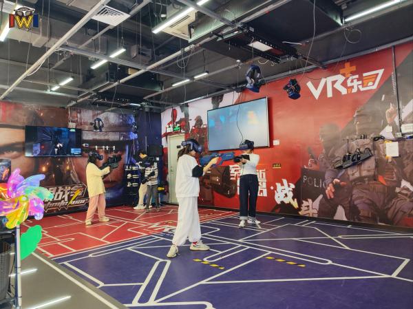 Jeu spatial VR basé sur la localisation XR Arena avec des effets interactifs