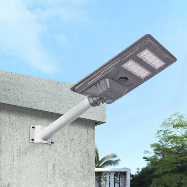 Ip65 éclairage de rue solaire étanche LED lampe de route avec capteur de mouvement auto-nettoyage