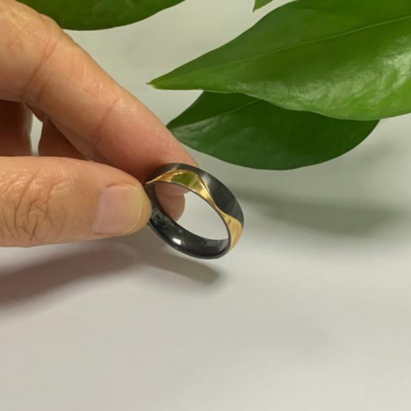 Anillos de boda de circonio y titanio negros y dorados de 14 quilates al por mayor de la fábrica de Guangdong, joyería para hombres sin decoloración, alianzas de boda para hombres