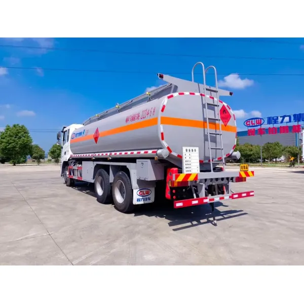 15000 Liters Dongfeng Oil Tanker Truck for Efficient Refueling