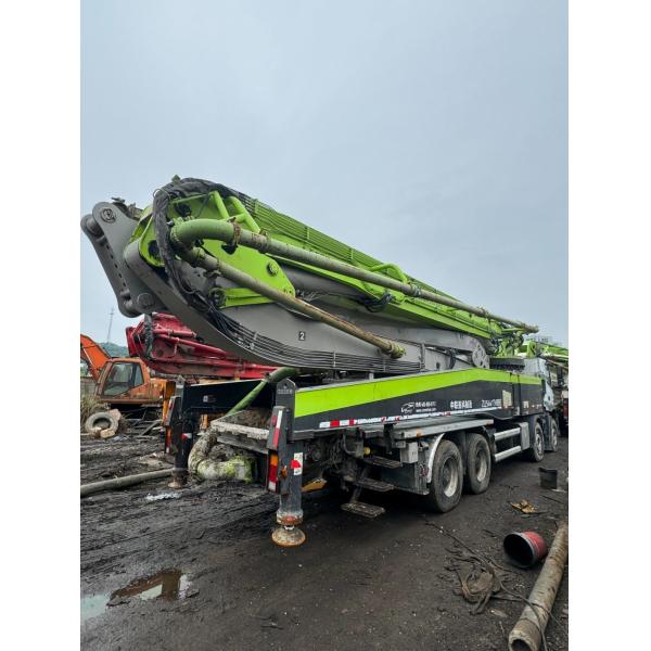Zoomlion Concrete Pump Truck 56m Vertical Reach Using Mercedes-Benz Chassis for 20 Years