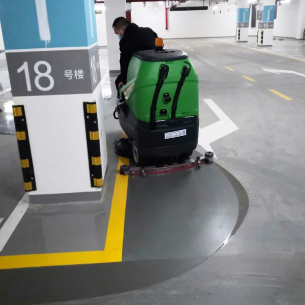 DQX86B Floor scrubber rear-wheel drive for uphill surfaces CE certified