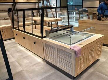 Adjustable Glass Wooden Bread Display High Perspective For Convenience Stores