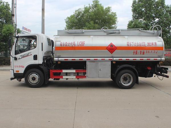 Jiefang 8.3 Cubic Run Zhixing Brand 4x2 Oil Truck