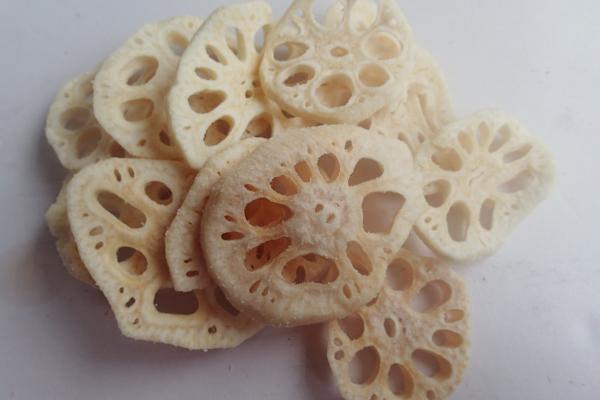 Os petiscos por atacado dos vegetais secados limpam microplaquetas de Fried Snacks Dried Lotus Root