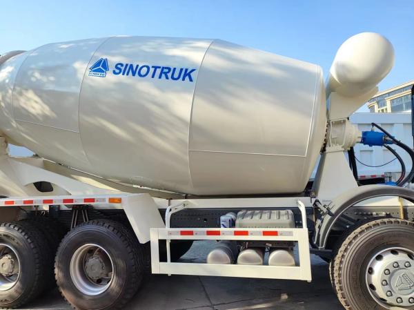 New Howo Concrete Mixer Truck 16CBM 8 X 4 Euro 2 400Hp Construction