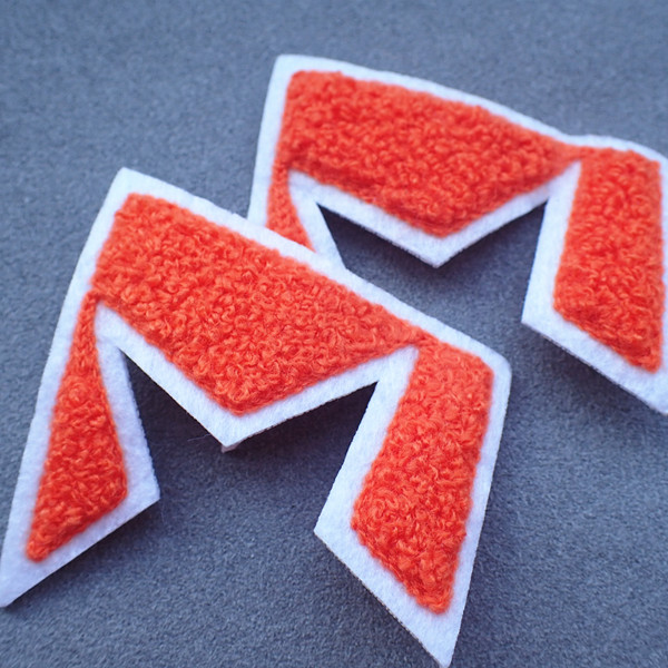 Лазер полиэстера передачи тепла отрезал заплаты вышивки для курток