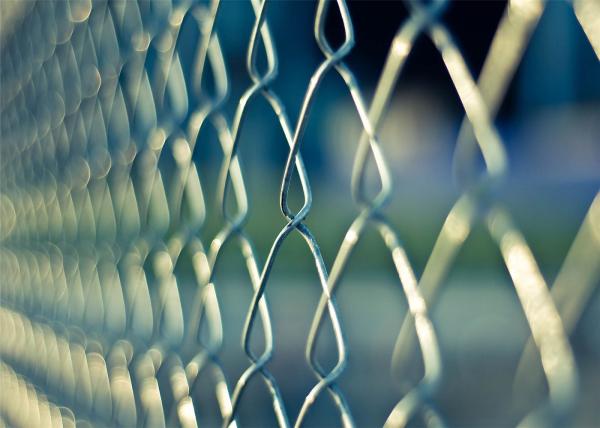 1.2 oz/sq ft (366 g/ sq meter) 8ft height chain link fabric mesh 2x2 x11ga/2.95mm dia  commerical  hurricane fence