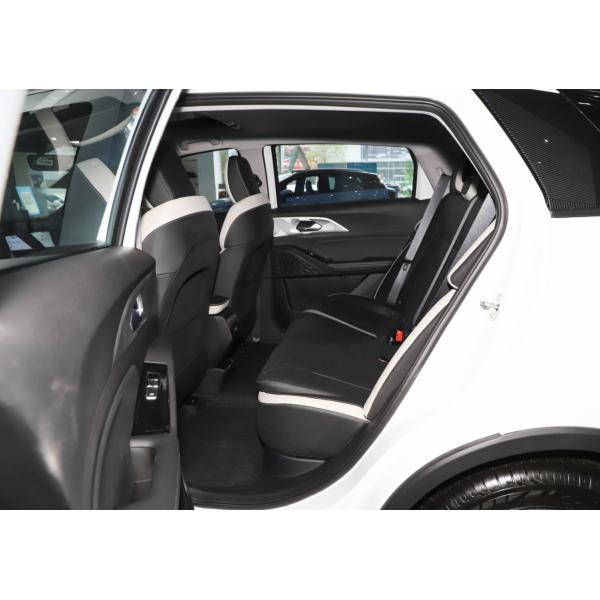 Маленький 5-дверный 4-местный внедорожник Geely Geometry E 2022 410 км