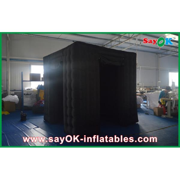 Приведенная будочка фото освещает черный шатер будочки фото 2 дверей открытия раздувной для украшения рождества