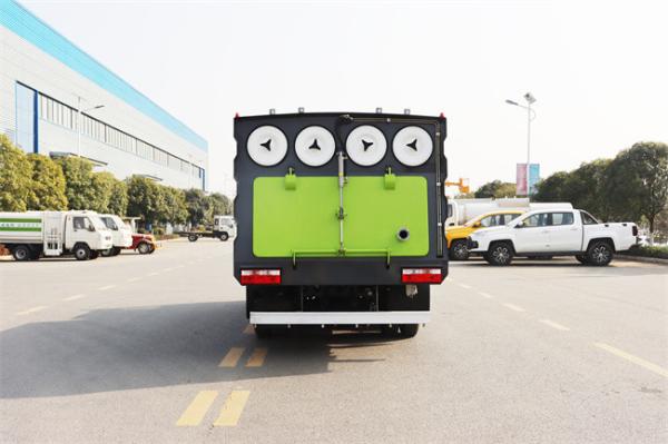 Mini Version 4X2  5CBM 8 CBM Diesel Vacuum Cleaner Sweeper With Suction Cup