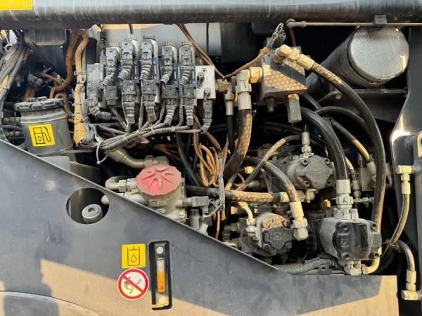 Second Hand XCMG RP355 Asphalt Paver Machine 5.8 Tons Capacity For Construction
