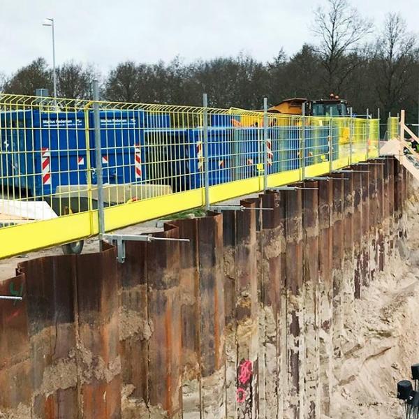 Multi-angle Edge Protection Barrier with Adjustable Support Legs