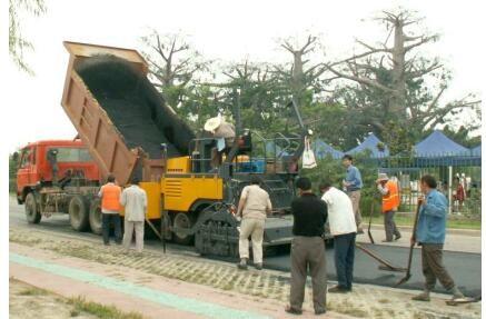 XCMG Brand Asphalt Concrete Paver Machine Model RP452 Productivity 240t/H, Paving Width 4.5m, Thickness 150mm