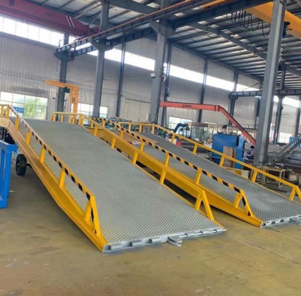 Logistique en acier de haute résistance d'entrepôt de niveleur hydraulique d'embarcadère réglable