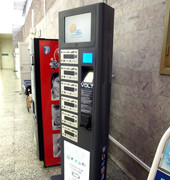 Зарядная станция сотового телефона рекламы LCD, зарядные станции для телефона электроники