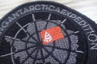 Les corrections faites sur commande d'habillement de polyester noir lavable/adhésif ont brodé des corrections