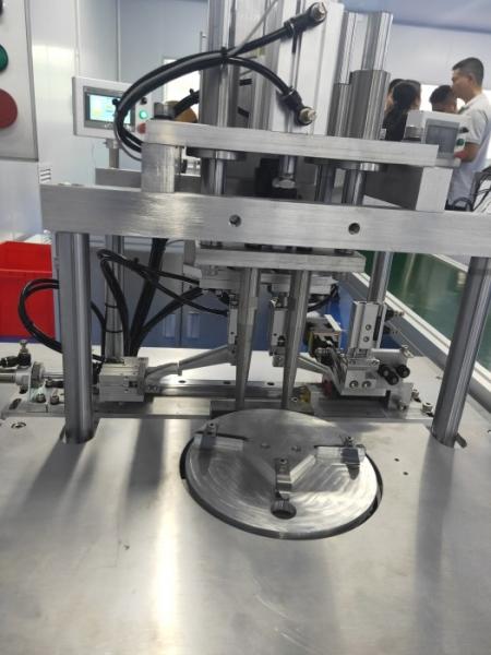 Stable Performance Semi Auto Non Woven Mask Making Machine Aluminum Alloy Structure 220V / 50Hz