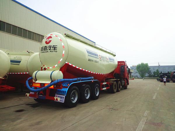 Powder Material Transport Tanker 3 Axles Cement Bulker With Volume 60CBM