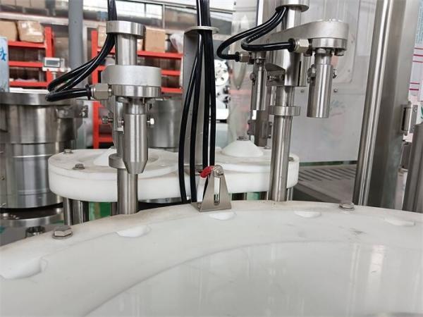 Máquina de enchimento de aço inoxidável 304/316 controlada por PLC 50-200 BPM 0,5% Erro de enchimento