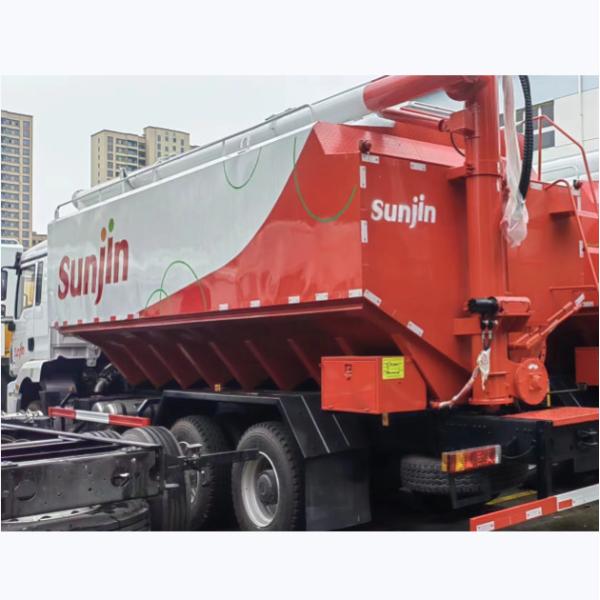 Animal Fodder Tank Transport Bulk Feed Truck With 6 Tyres And 1 Spare Tyre