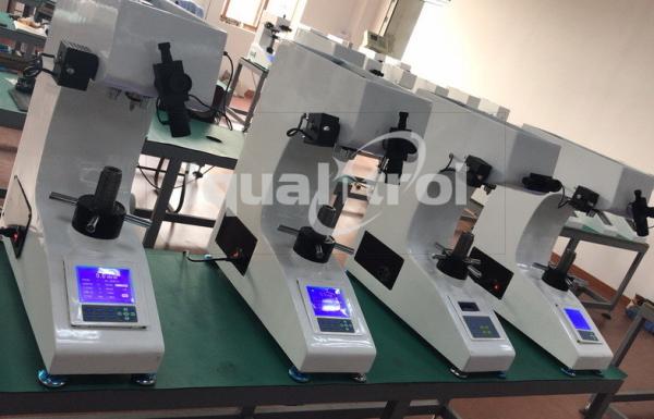 appareil de contrôle micro de dureté de Vickers du microscope 10X AC220V 50Hz avec la conversion de dureté