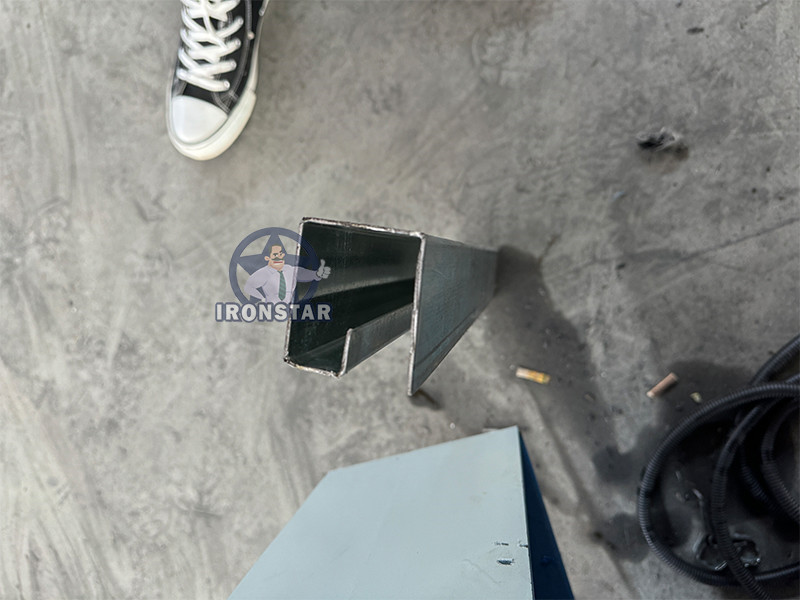 Guide rail roll forming machine machine in Brazil slide rail forming machine | shutter door track machine