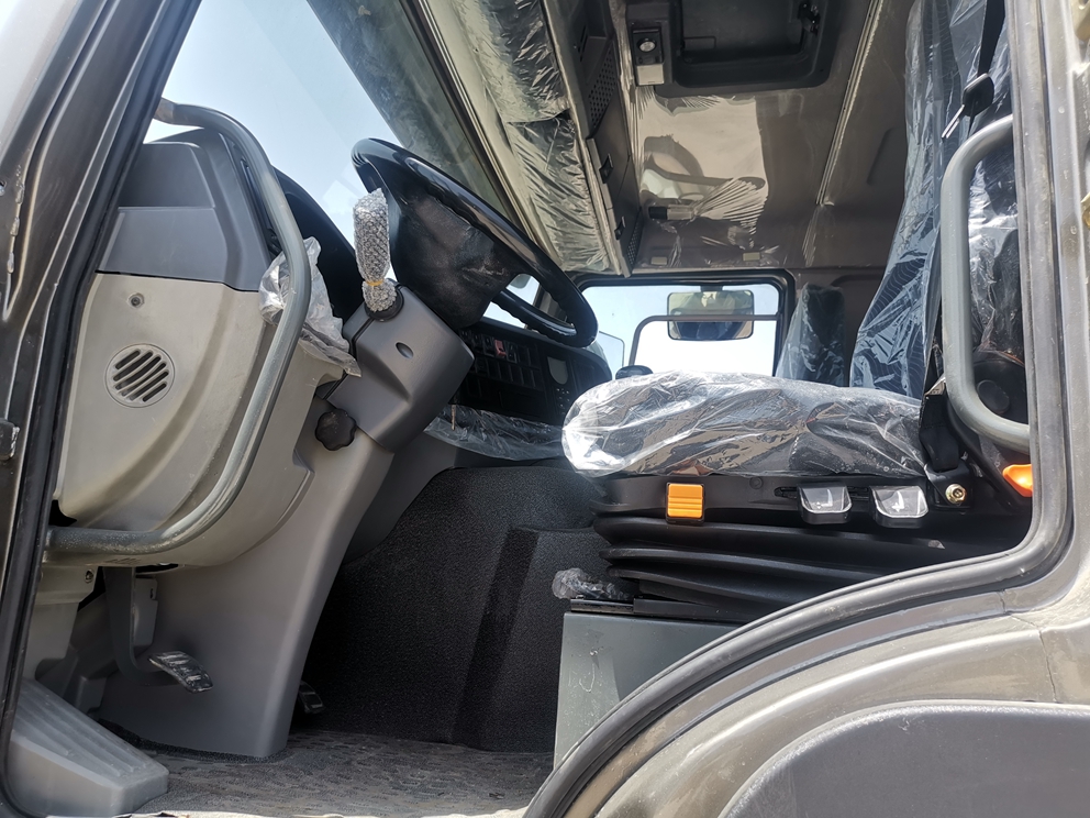 385 Hp Sinotruk Howo 6x4 Used Heavy Duty Trucks 6x4 ZZ4257N3247C1