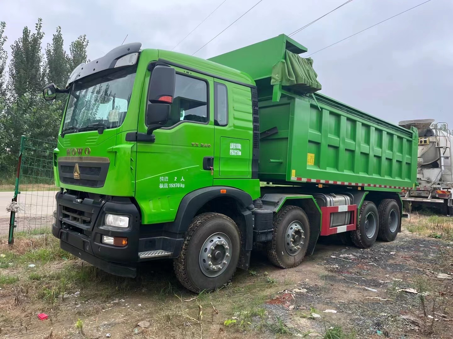 Sinotruk Howo 8x4 Dump Truck Tipper 440hp 35 Ton Used Dump Trailer Big Capacity Box