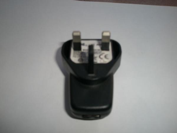 5W white / black 2.8V to 12V, 10ma to 1000mA DC Charger Universal USB Power Adapter
