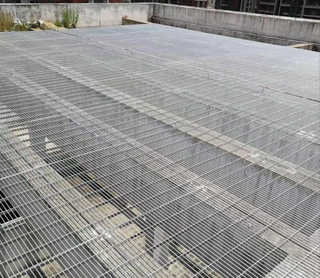 Heavy-Duty Steel Grating for High-Security Fencing, Industrial Platforms