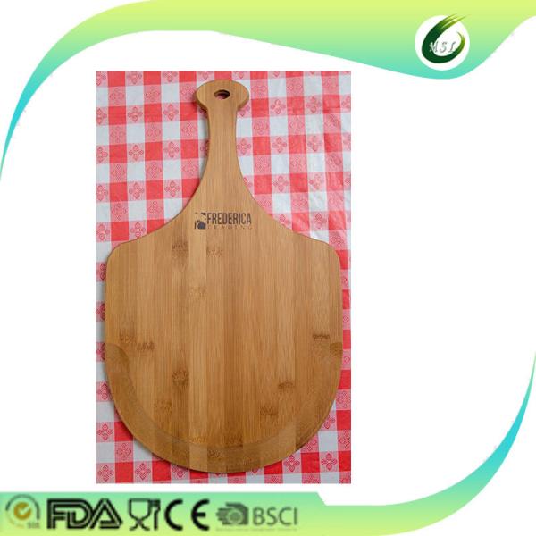 Bamboo pizza cutting board with pizza cutter