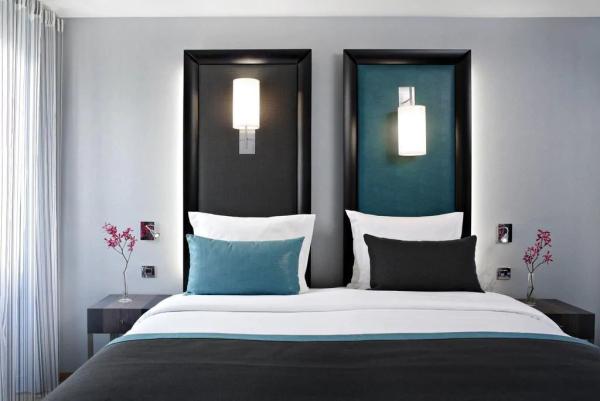 Equatorial Guinea furniture supplier from China factory for hotel bedroom fabric bed with side table and Writing desk