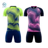 Maillot de football dynamique Tissu léger et respirant Poids 150 gm motif Twill Montrez votre esprit d'équipe sur le terrain