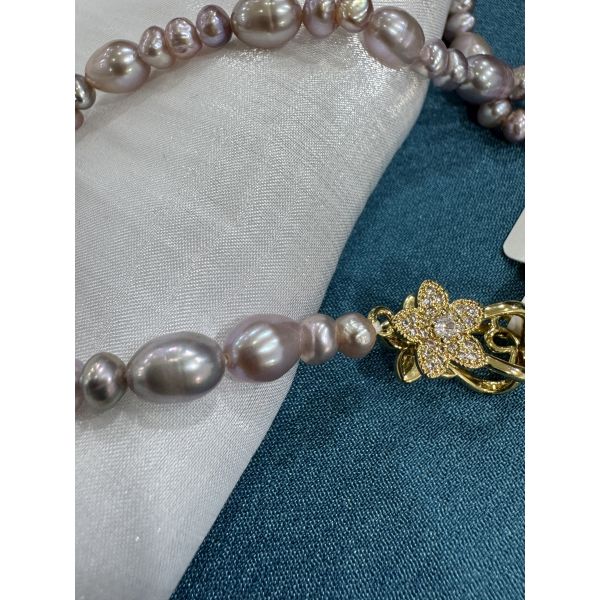 Trendy necklace offering unique style for fashion outlets and jewelry sellers targeting diverse customer preferences