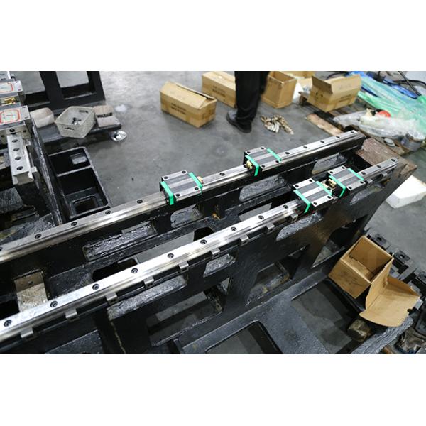 Scie circulaire CNC à poussée horizontale 4P 7.5KW pour la coupe de métaux