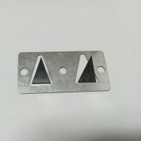 Empuje hacia abajo los clips de los empaladores