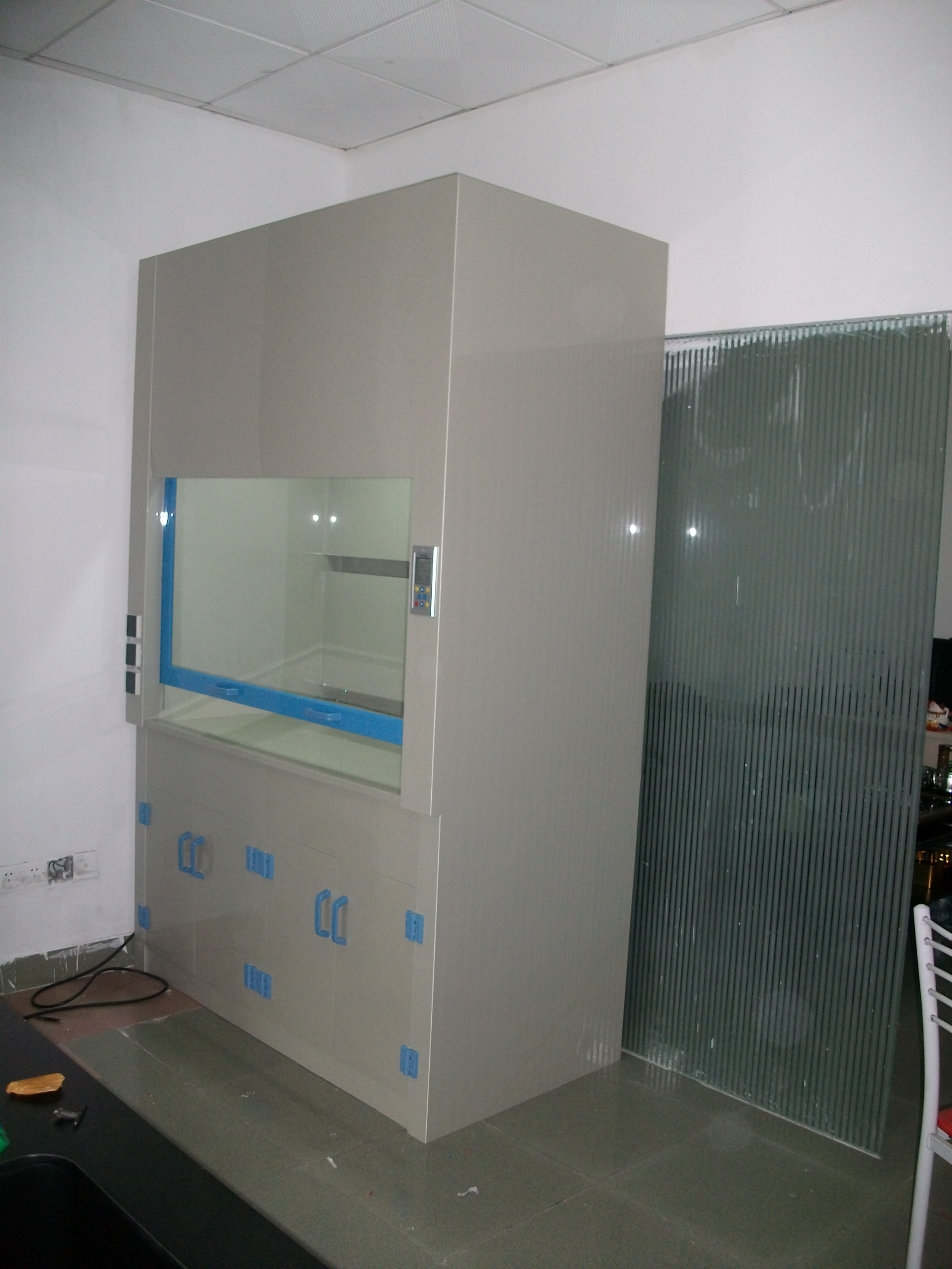 Modern Polypropylene Fume Hood Anti Corrosive Laboratory Fume Cabinet Customized