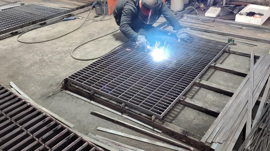 Steel Grating for Seismic Zones, High Load Areas, and Industrial Structures