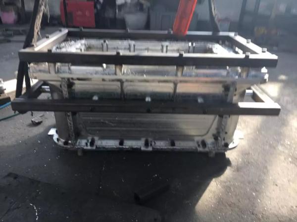 Aluminum Rotomolded Cooler Molds , LLDPE Rotational Molding With PU Foam Injection