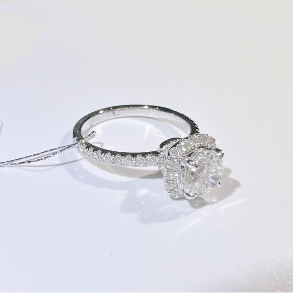 Customized 18K Gold Cluster Diamond Ring IGI GIA Lab Grown Diamond for Engagement Wedding or Banquet Fine Jewelry for Women