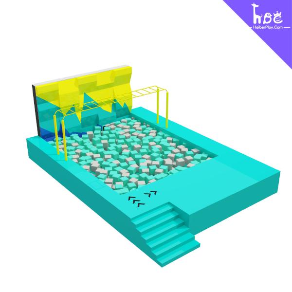 Trampolín de parque infantil interior con foso de esponjas y muro de escalada