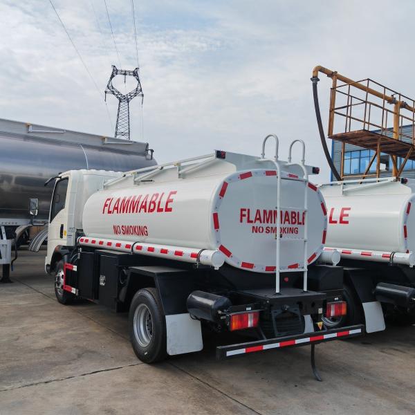 HOWO RHD Fuel Oil Tank Truck 8000 Liters Mobile Refueling Truck 154HP