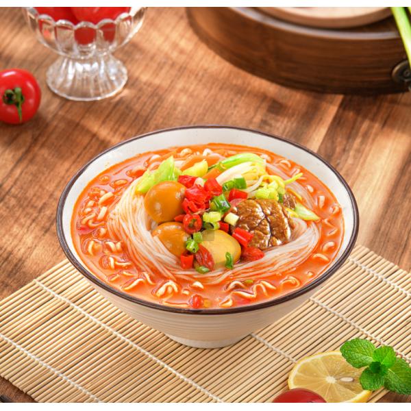Насыщенный томатным вкусом говядина 5 мин Время приготовления Вермичелли и мгновенные лапши набор с приправами и соусом