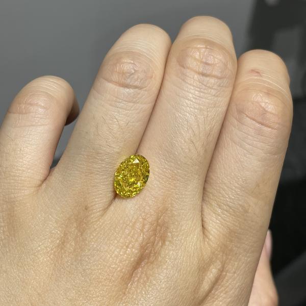 O carbono laboratório fraco oval de 1 quilate criou os diamantes amarelos IGI