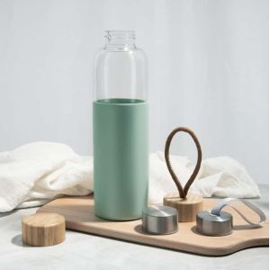 600ml BPA-Free Leak-Proof Borosilicate Glass Water Bottle with Bamboo Lid and Silicone Sleeve