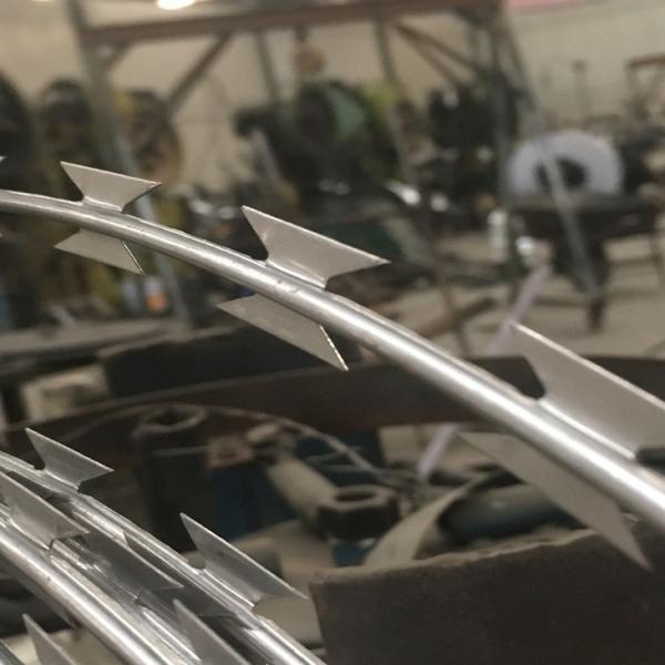 Bto-22 Hot Dipped Galvanized Concertina Razor Barbed Wire