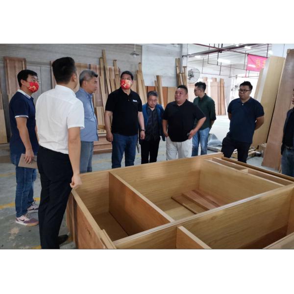 La laca acaba los paneles de pared planos de la chapa de madera de la costura 18m m Thickenss